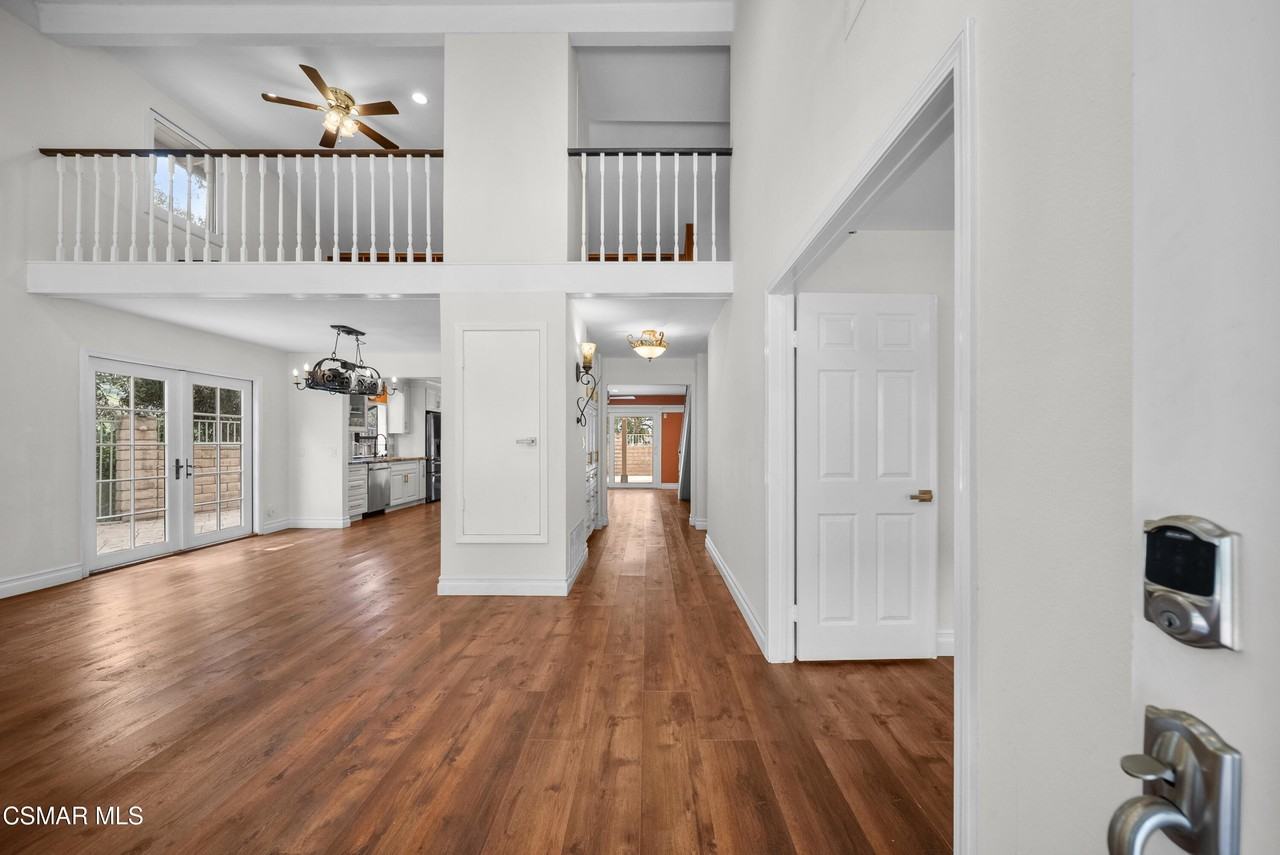 561 Walter Ave - Photo 3 of 41