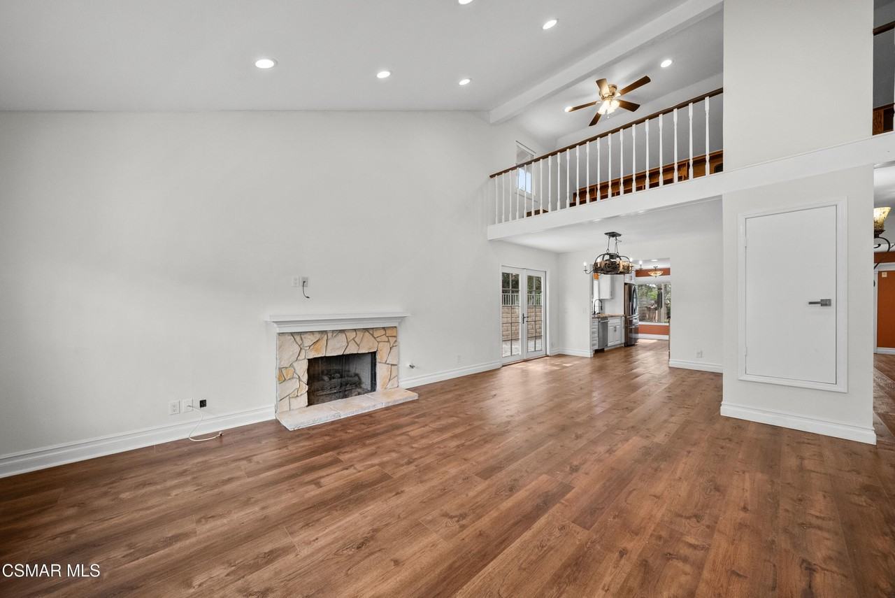 561 Walter Ave - Photo 5 of 41