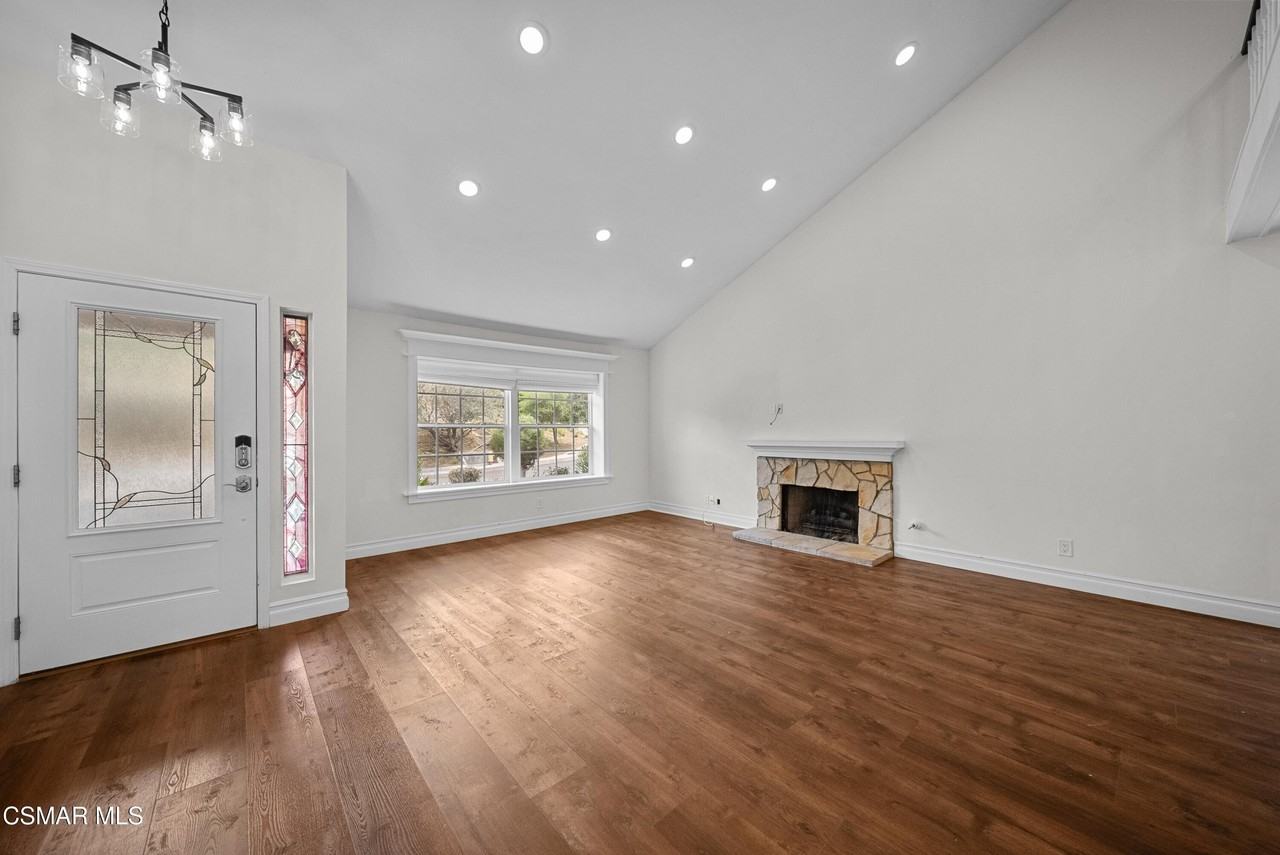 561 Walter Ave - Photo 7 of 41