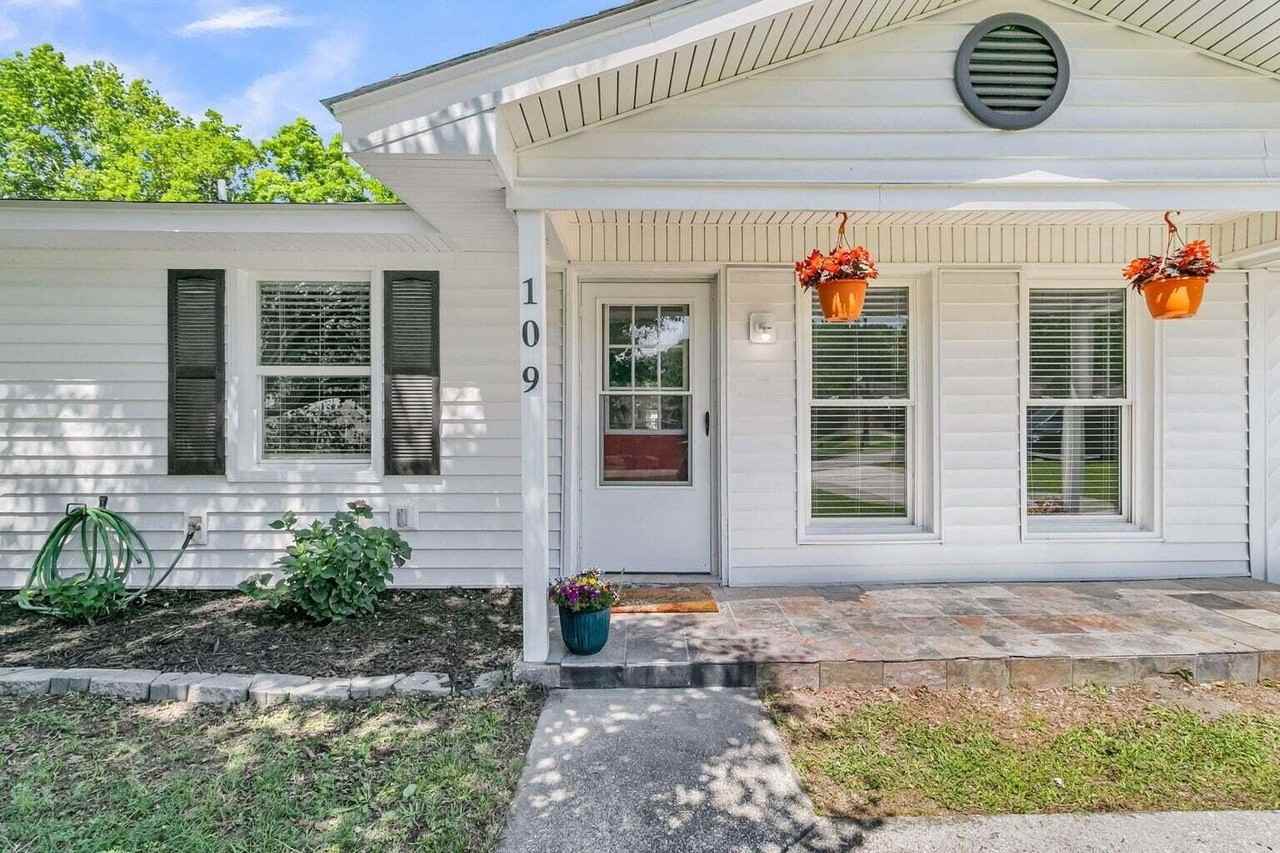 109 Camellia Rd - Photo 2 of 49