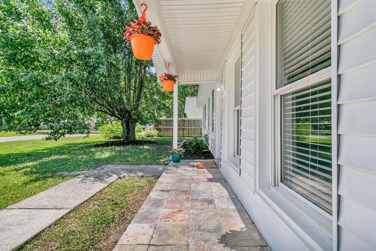 109 Camellia Rd - Photo 3 of 49
