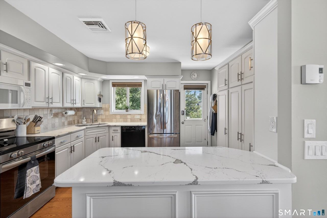 146 Chittenden Field Ln - Photo 7 of 33