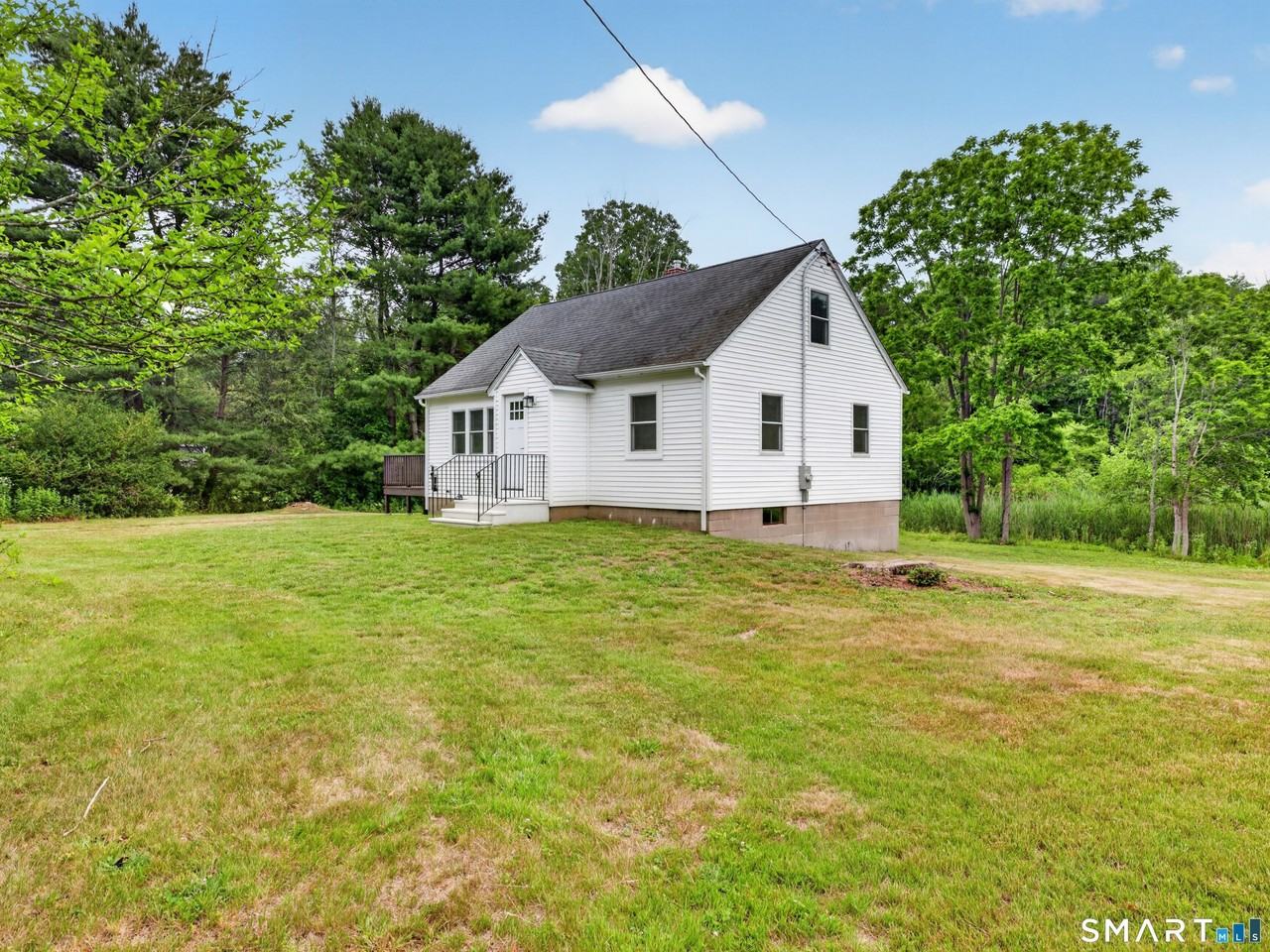 1039 North Rd - Photo 2 of 26