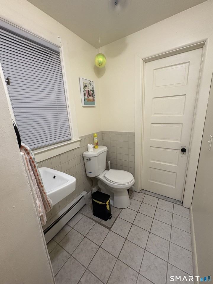 137 Hawkins St - Photo 5 of 8