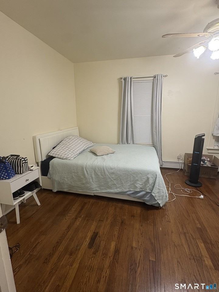 137 Hawkins St - Photo 7 of 8
