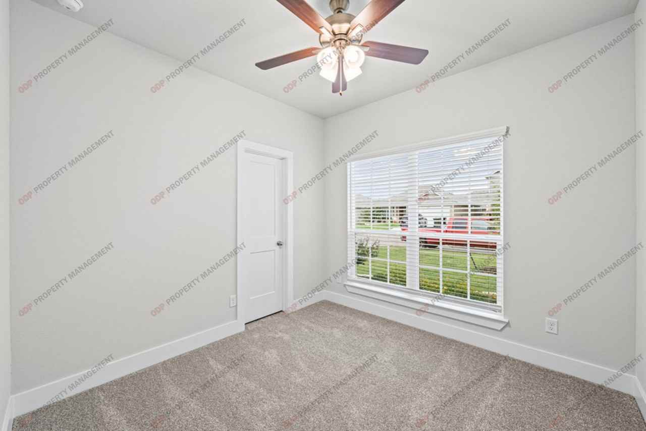 2717 Fox River Dr - Photo 3 of 24