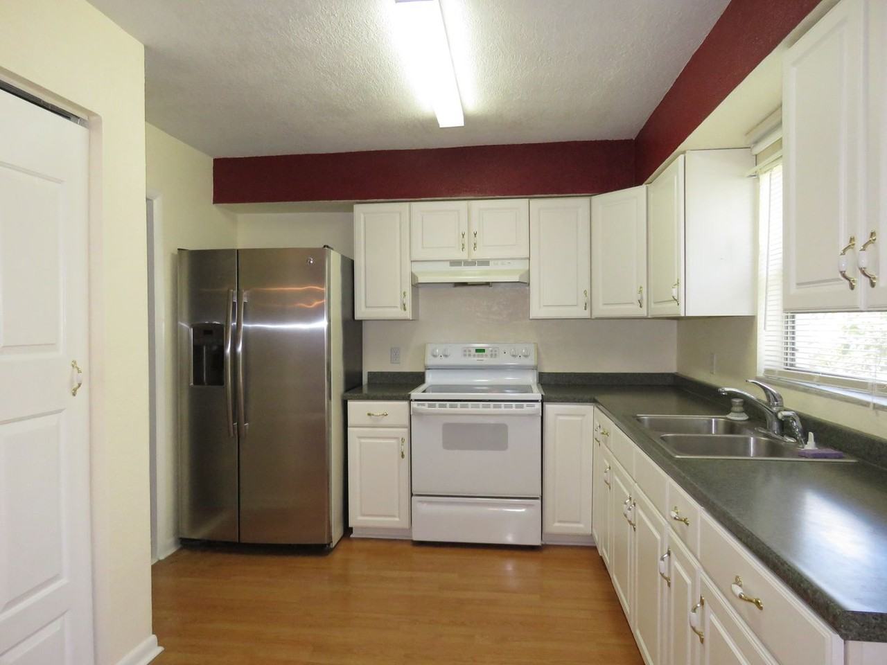 8606 Wood Ridge Rd - Photo 2 of 11