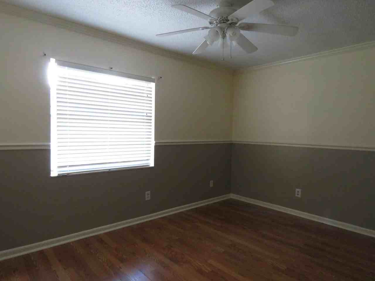 8606 Wood Ridge Rd - Photo 7 of 11