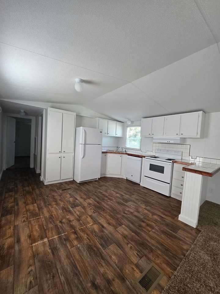 689 Bonfire Dr - Photo 4 of 12