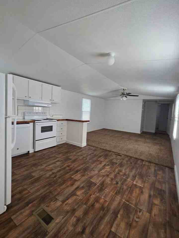 689 Bonfire Dr - Photo 5 of 12