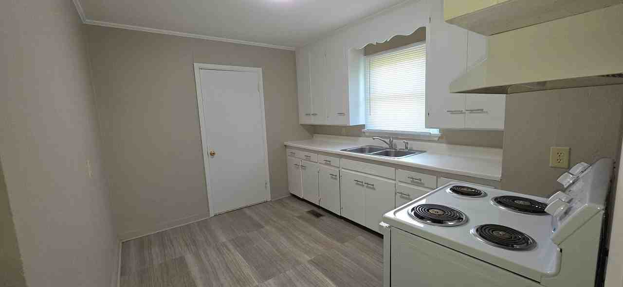 1413 E Pacific St - Photo 2 of 7