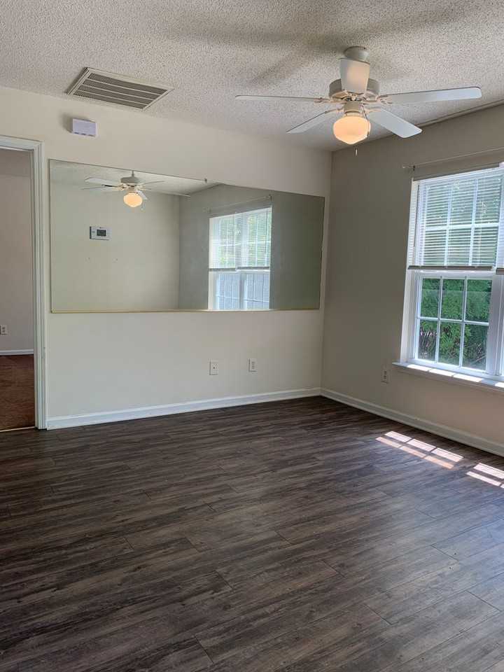 2133 Yaupon Dr - Photo 2 of 11