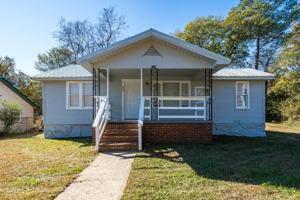 featured image of 512 W Lake Dr