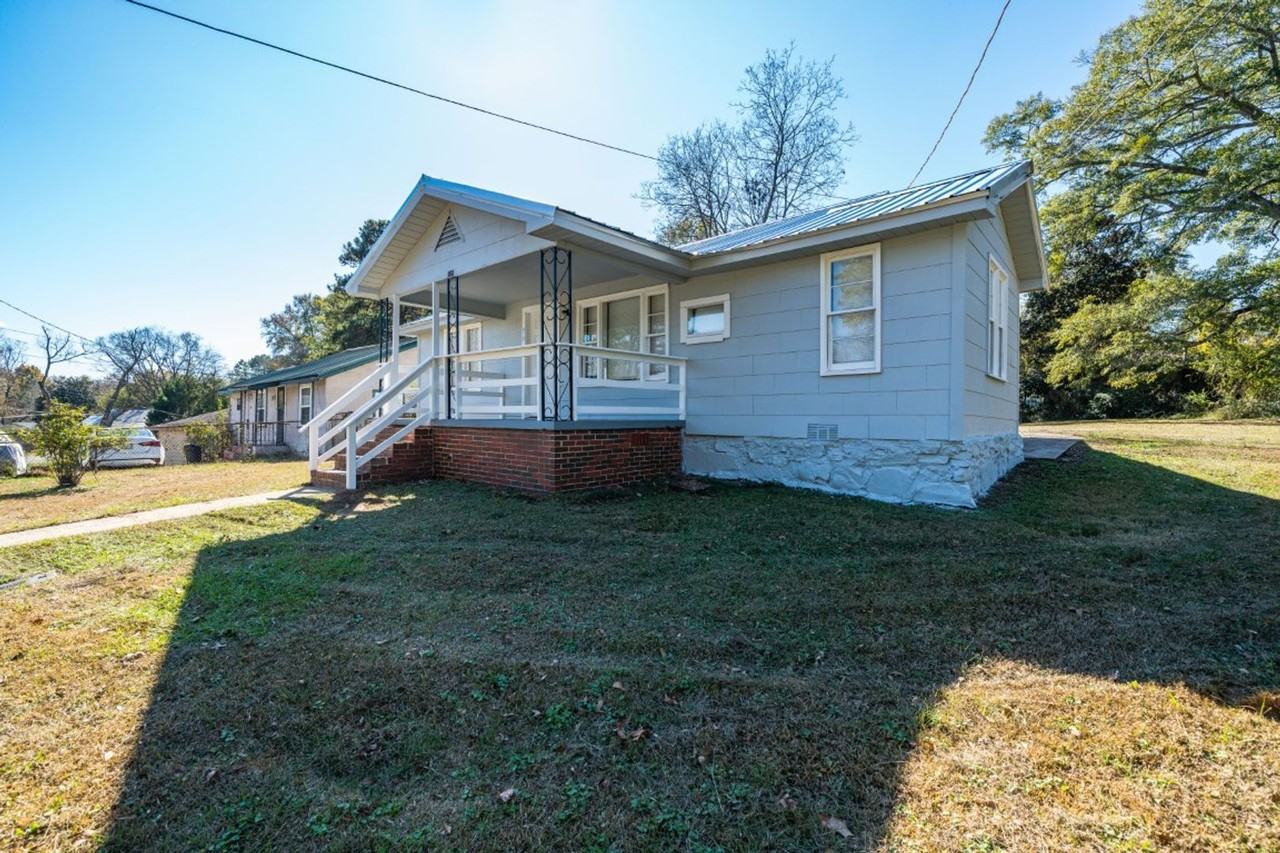 512 W Lake Dr - Photo 2 of 17