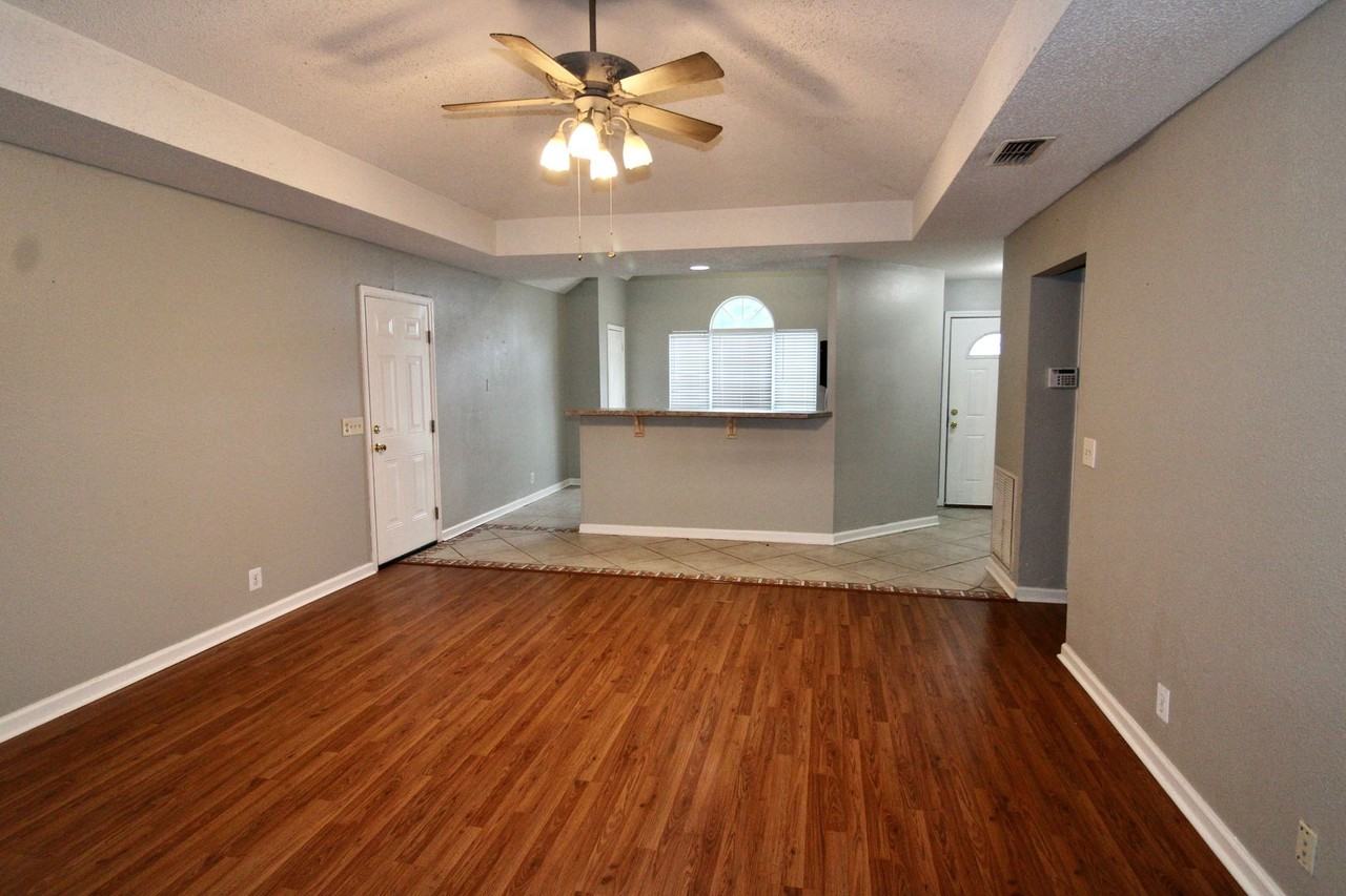 208 Woodbridge Rd - Photo 2 of 11
