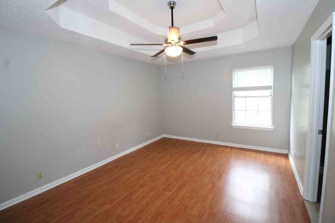 208 Woodbridge Rd - Photo 4 of 11