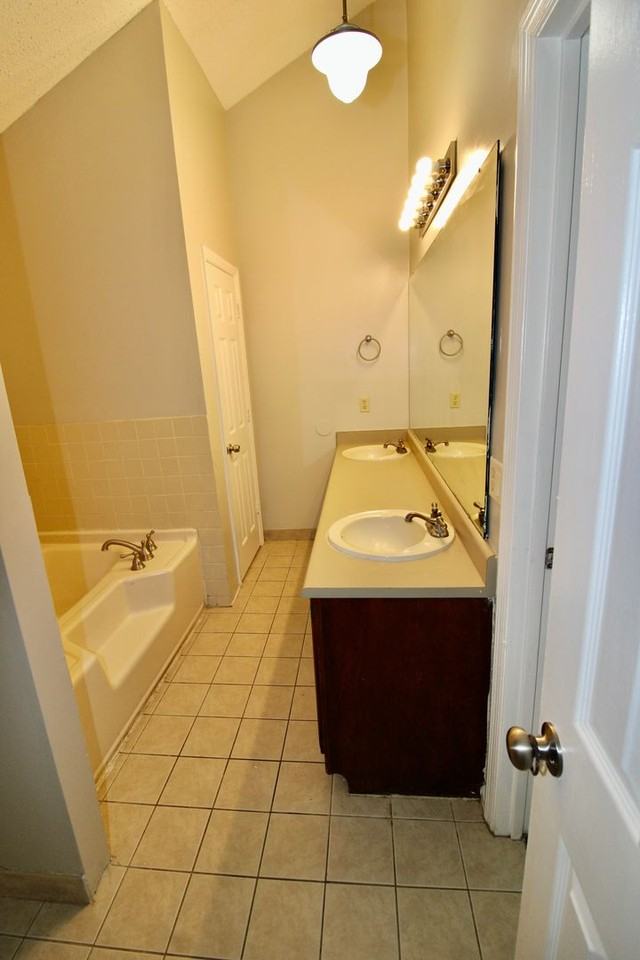 208 Woodbridge Rd - Photo 5 of 11