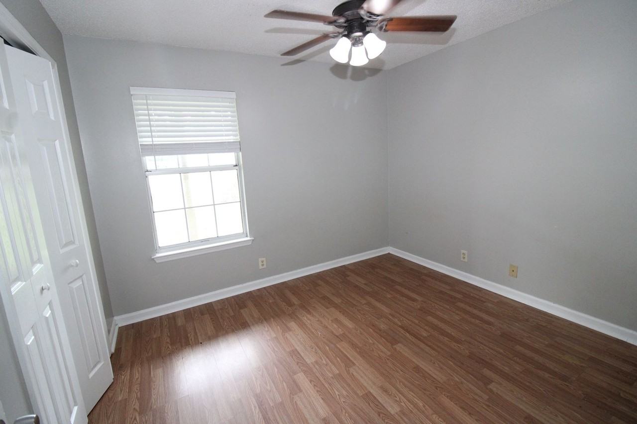 208 Woodbridge Rd - Photo 7 of 11