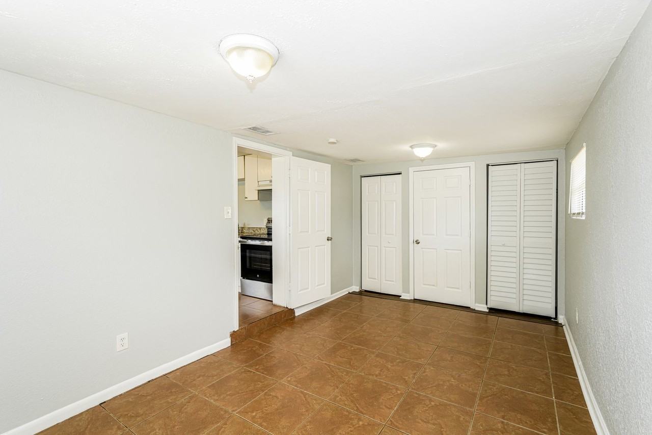 10301 N 17th St - Photo 6 of 16