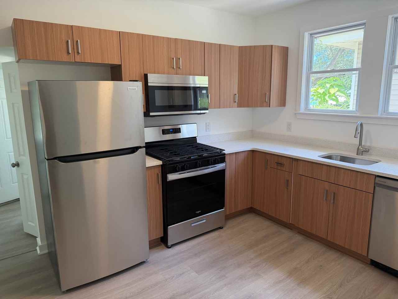 212 Abbey Ln - Photo 2 of 19