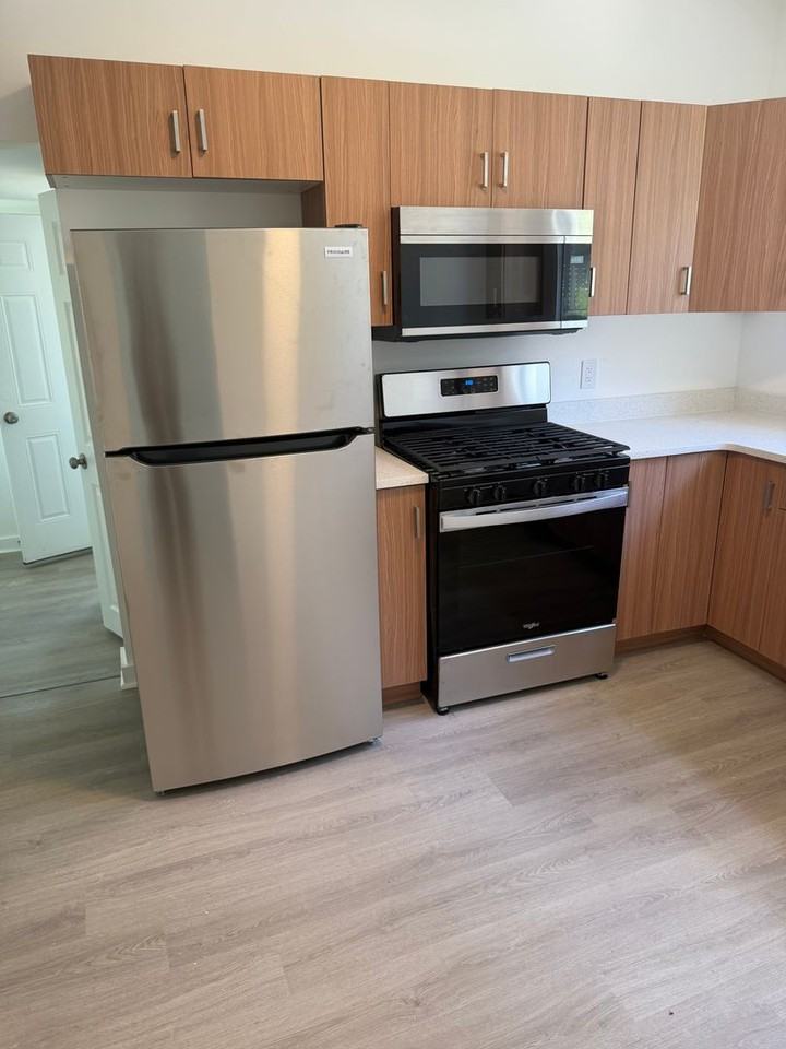 212 Abbey Ln - Photo 4 of 19