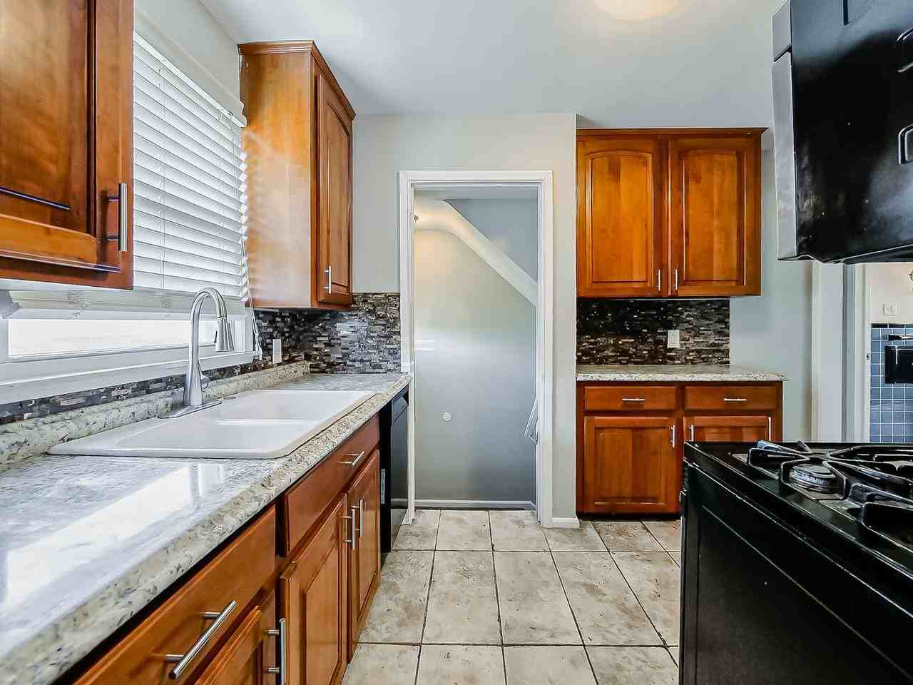113 S Minerva Ave - Photo 2 of 40