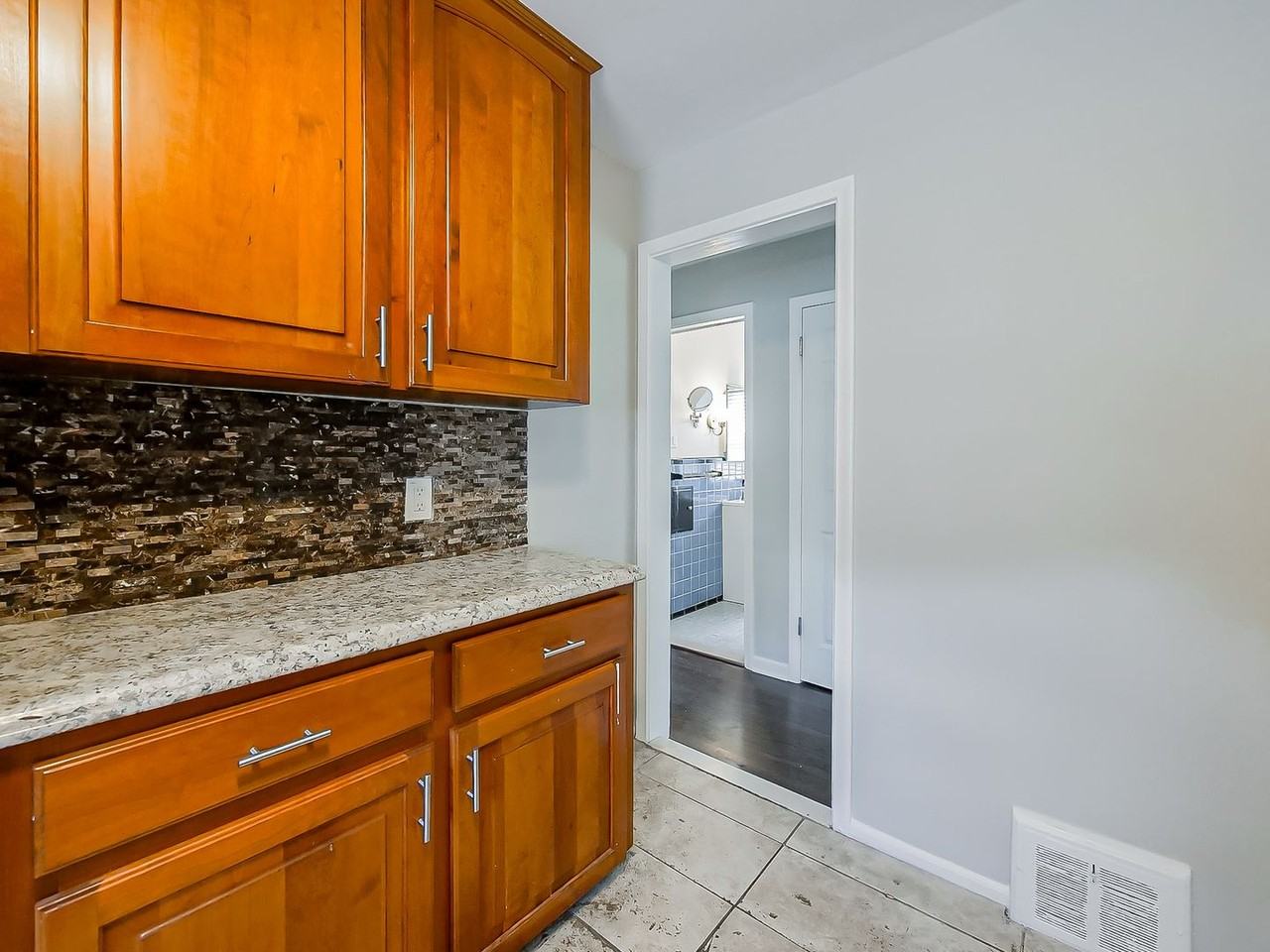 113 S Minerva Ave - Photo 3 of 40
