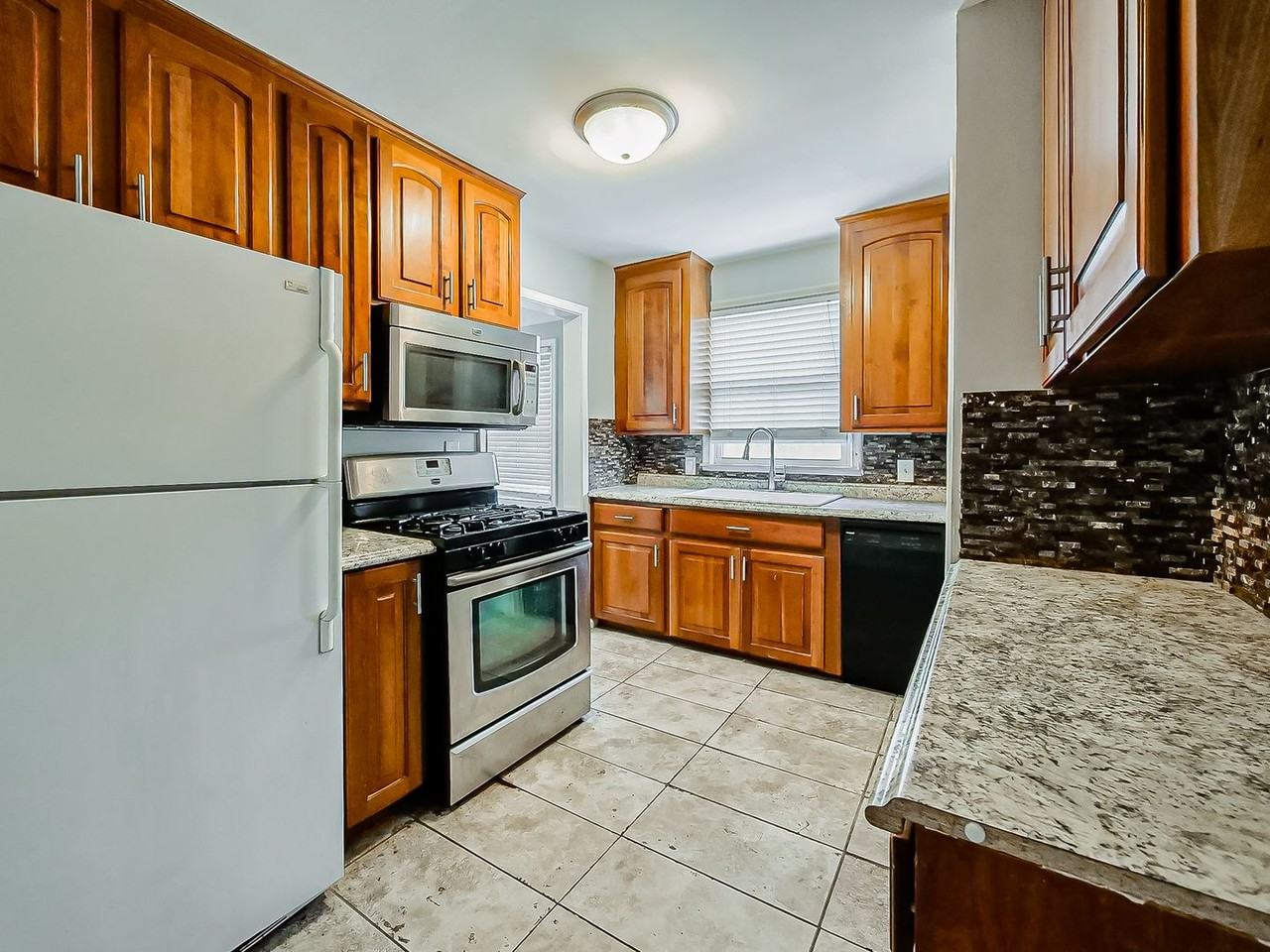 113 S Minerva Ave - Photo 4 of 40