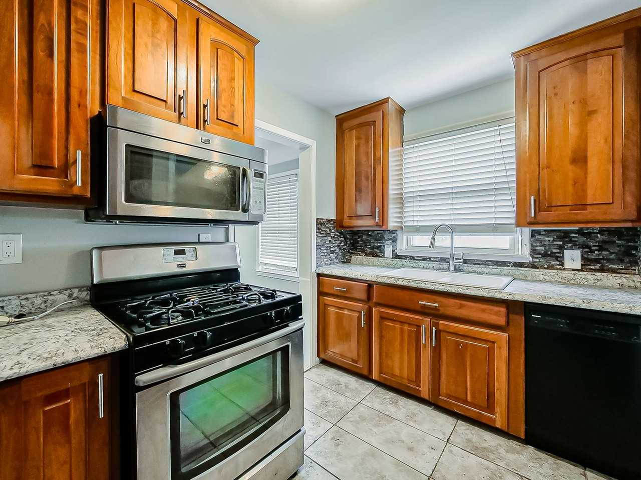 113 S Minerva Ave - Photo 6 of 40