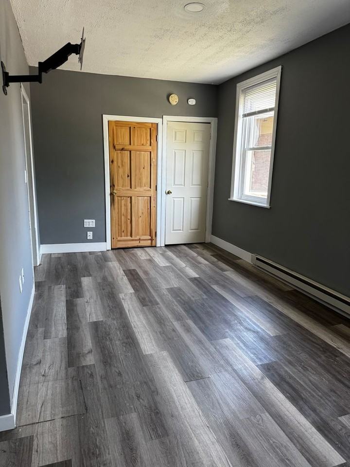 307 Old 10th St - Photo 2 of 22
