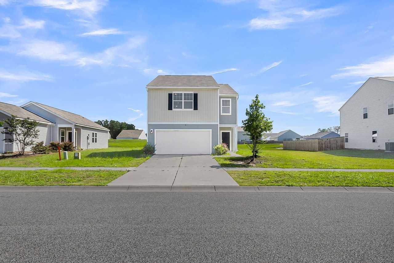 424 Pender Woods Dr - Photo 2 of 50