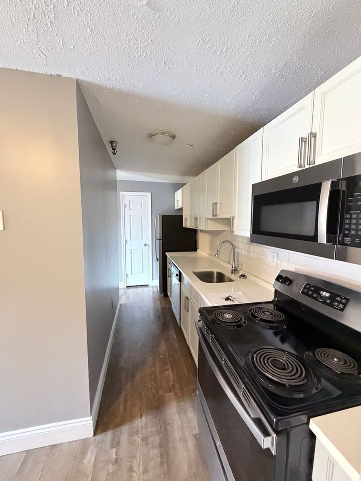 Chestnut Residences at 122 - Photo 4 of 14
