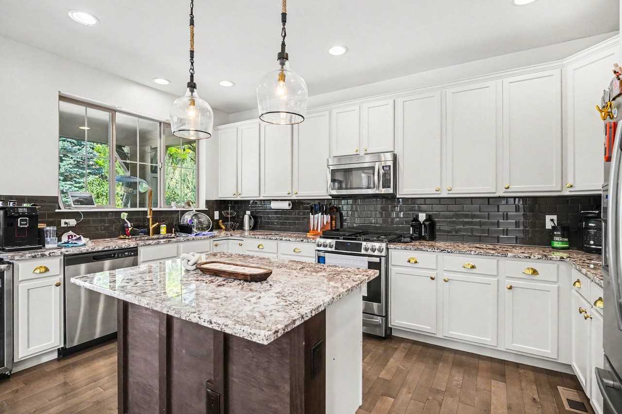 15247 W Auburn Ave - Photo 4 of 24
