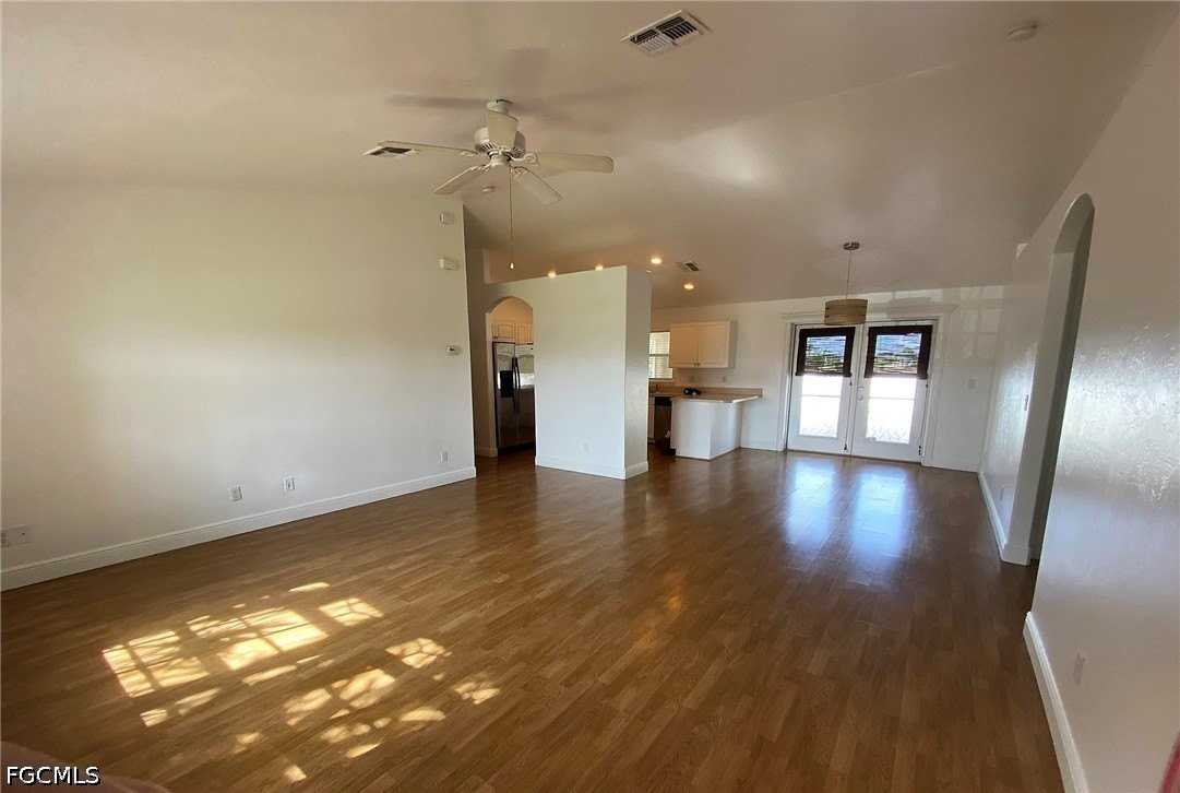 2136 Nw 22nd Pl - Photo 7 of 42