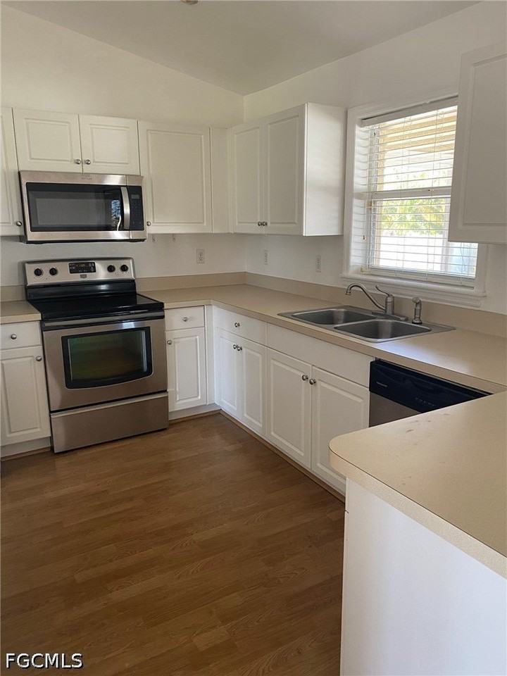 2136 Nw 22nd Pl - Photo 7 of 37