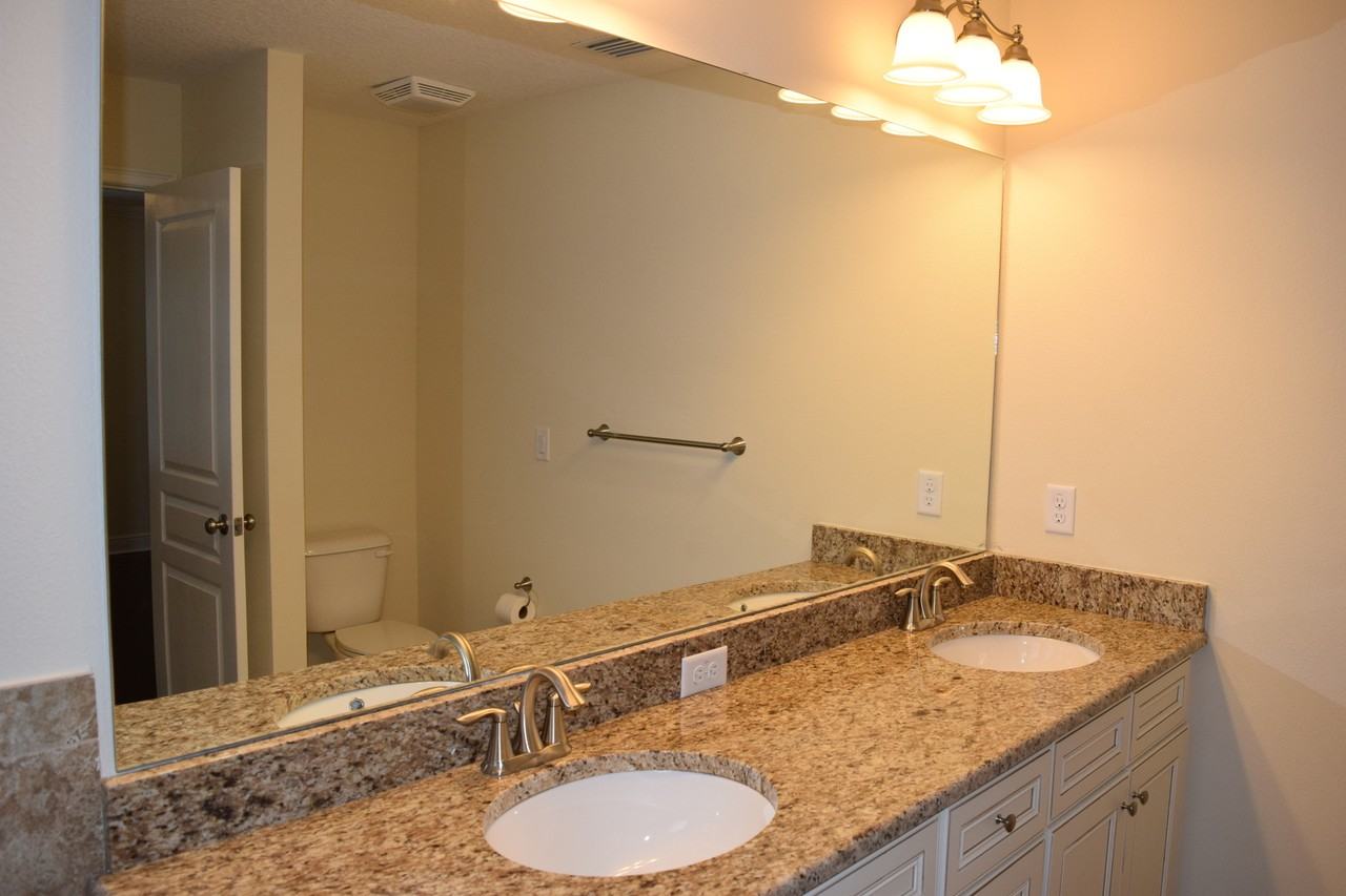 2614 S Brown Ave - Photo 2 of 15