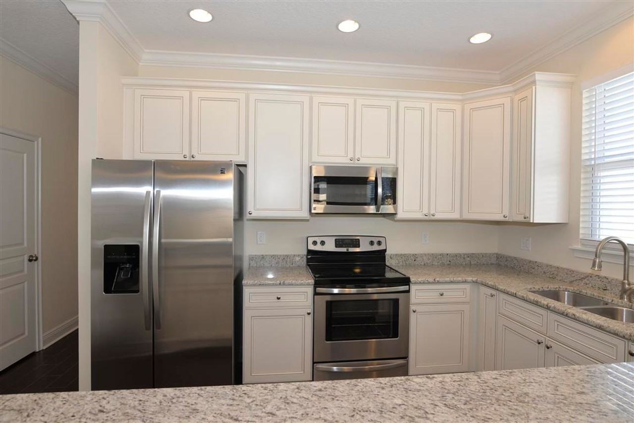 2614 S Brown Ave - Photo 4 of 15