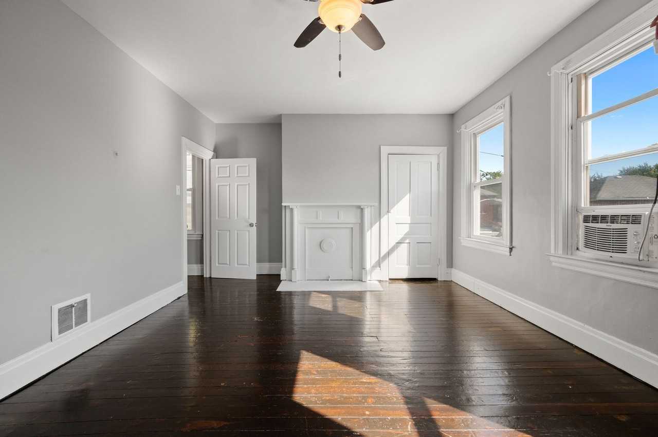 362 Republic St - Photo 3 of 26