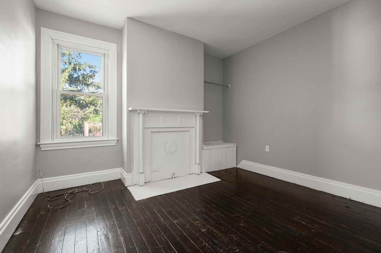 362 Republic St - Photo 5 of 26