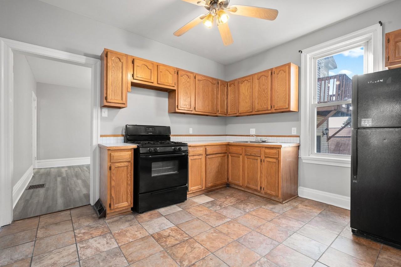 362 Republic St - Photo 6 of 26