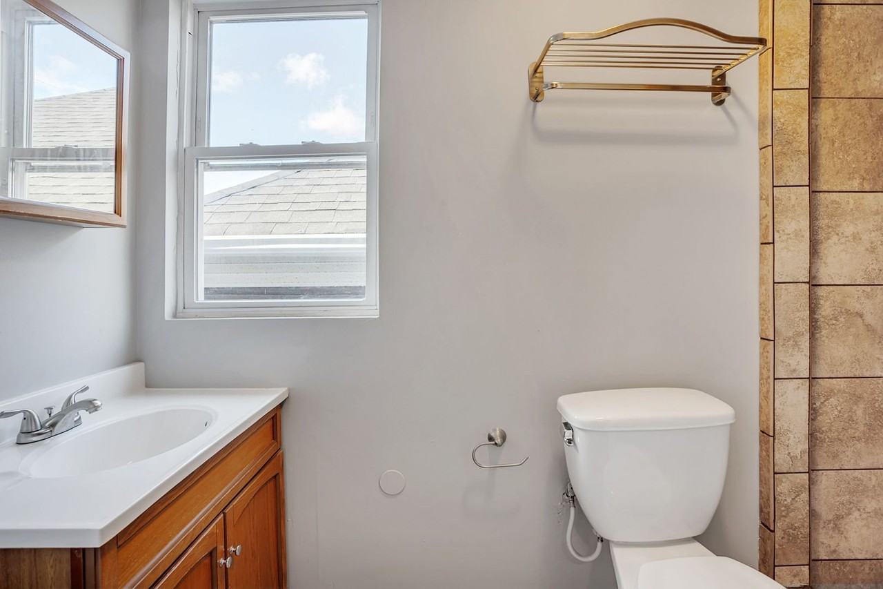 121 Dilworth St - Photo 2 of 35