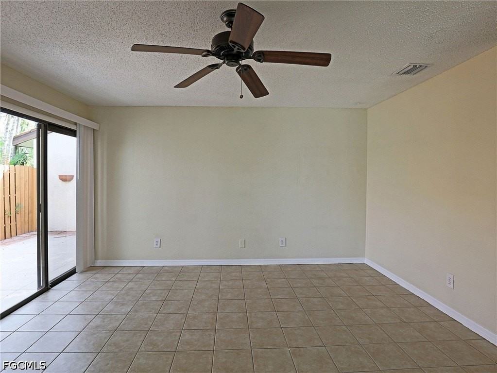 1420 Park Shore Cir #3 - Photo 2 of 17