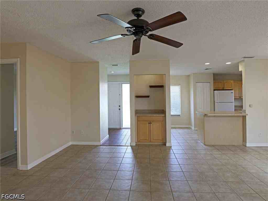 1420 Park Shore Cir #3 - Photo 7 of 17