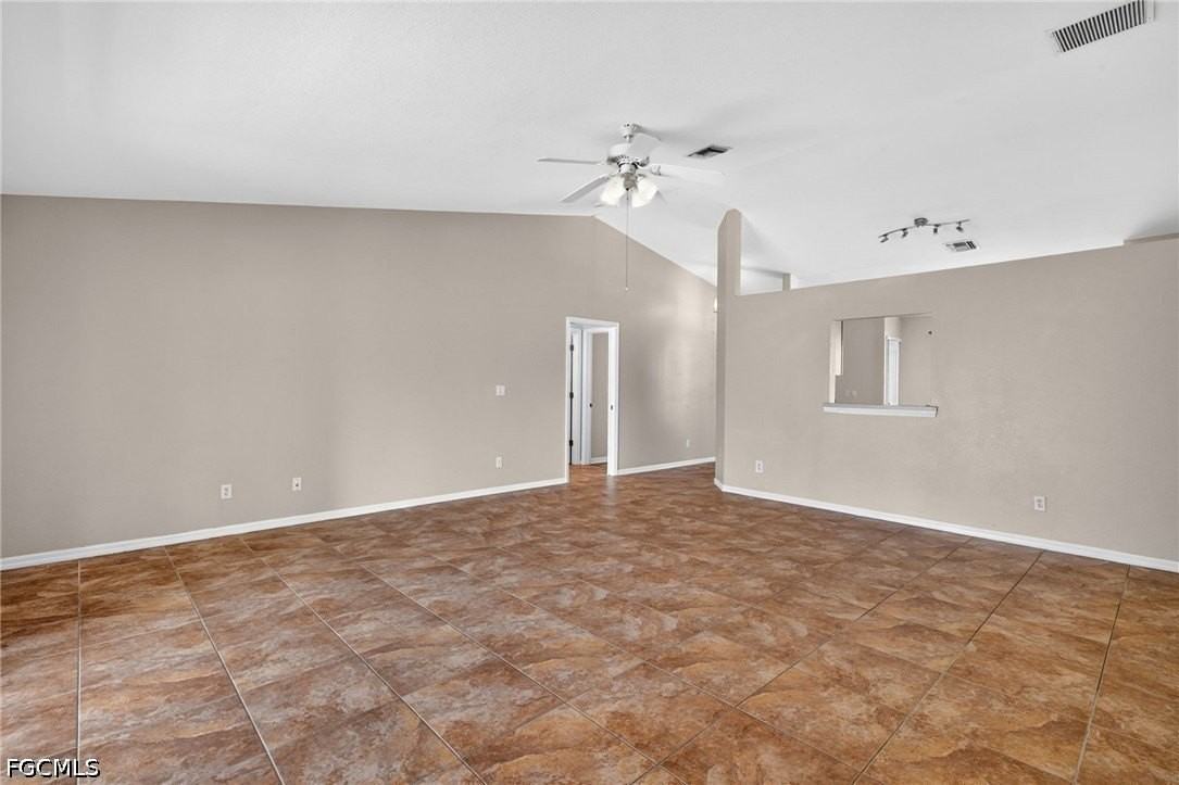 903 Se 5th Ave - Photo 3 of 23