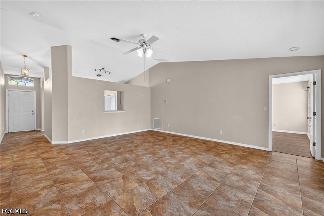 903 Se 5th Ave - Photo 4 of 23