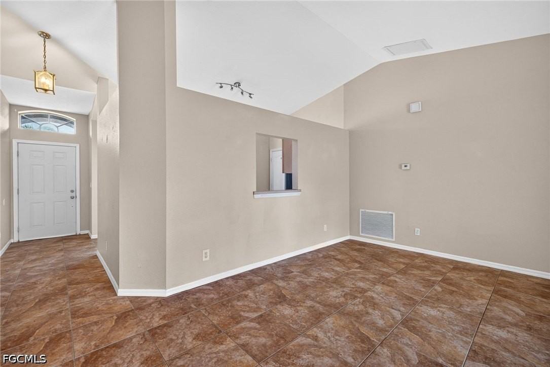 903 Se 5th Ave - Photo 7 of 23