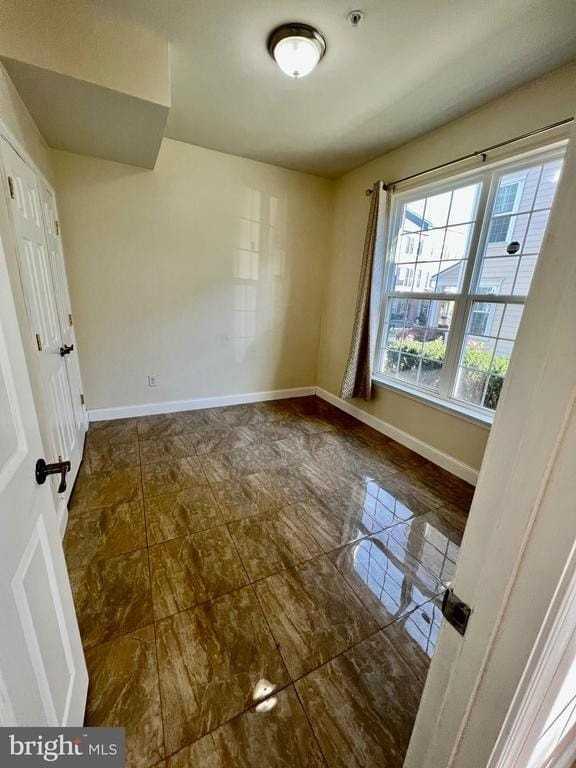 1329 Parish Ave - Photo 4 of 29