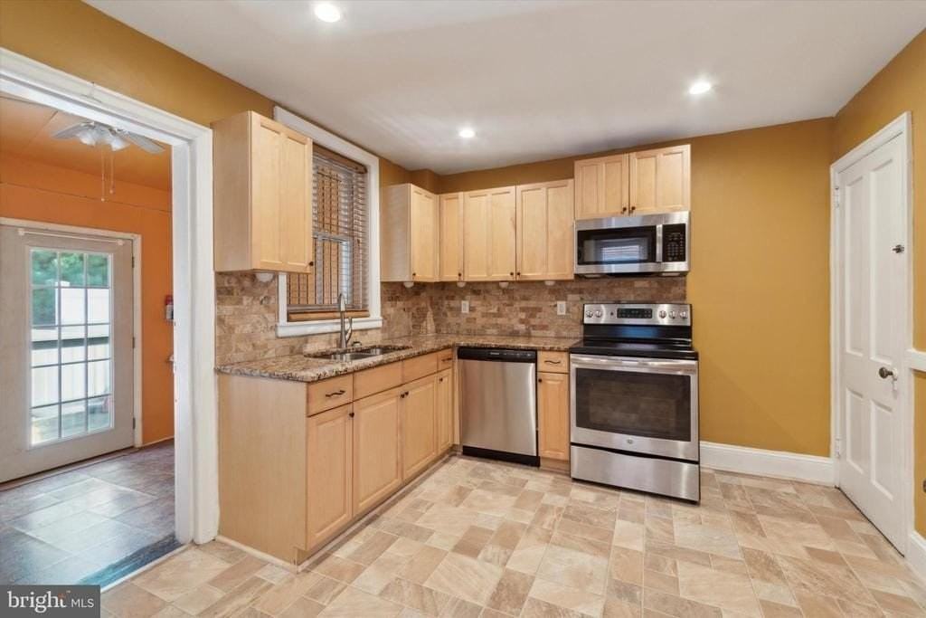 925 County Line Rd - Photo 7 of 15