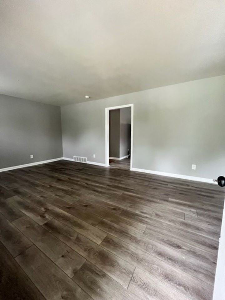 2117 Hunter St - Photo 3 of 4