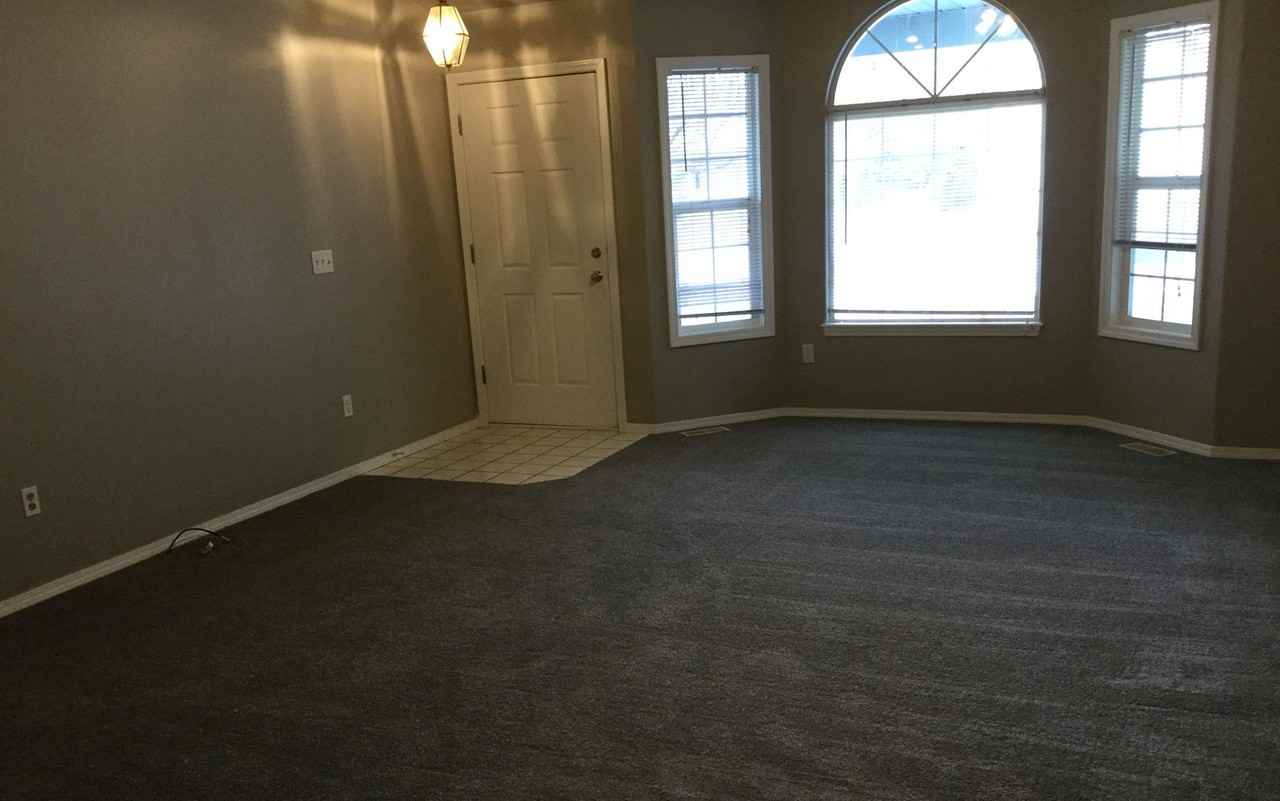 861 N Callahan Ave - Photo 3 of 7
